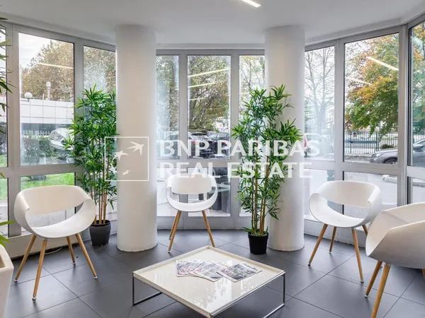 Bureaux 854 m² 