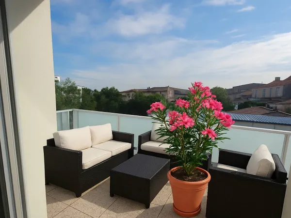 Appartement T4 80m² Pessac centre - grand balcon avec vue dégagée 