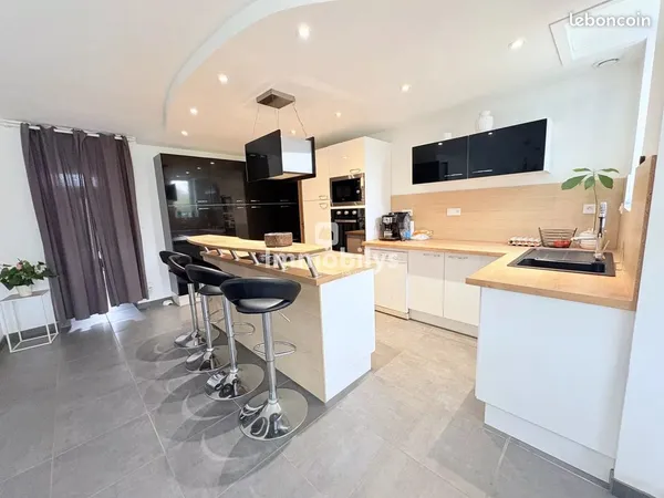 Maison 8 pièces 153 m² 