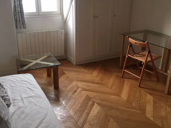 Studio 20 m² - Paris 16e Versailles/Exelmans 8ème étage. Refait à neuf, lumineux et agréable à 
