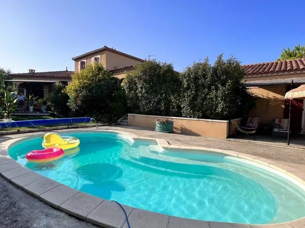 Villa 8 pièces 153 m² 