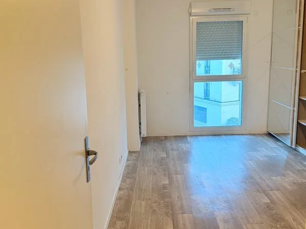 Chambre spacieuse - Gare de Chelles à 4 min - Immeuble récent - Calme 
