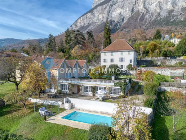Maison 6 pièces 230 m² 