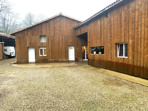 Maison 7 pièces 261 m² 