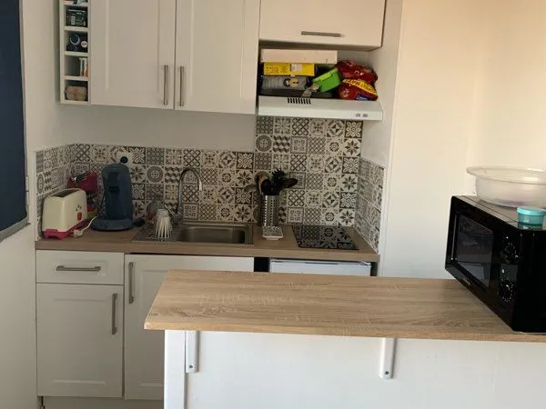 Studio meublé de 27 m2 , balcon et parking proche Pellegrin 