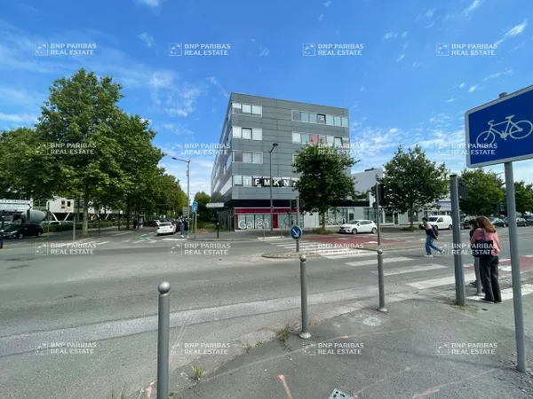 Bureaux 913 m² 