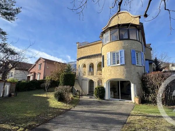 Maison 8 pièces 233 m² 