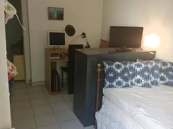 Studio 1 pièce 12 m² 