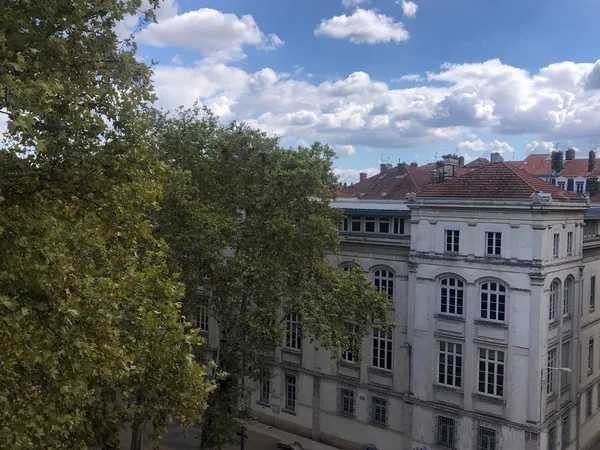 Loue à Lyon, place Guichard, meublé T3 de 82m² dernier étage très lumineux rénové 