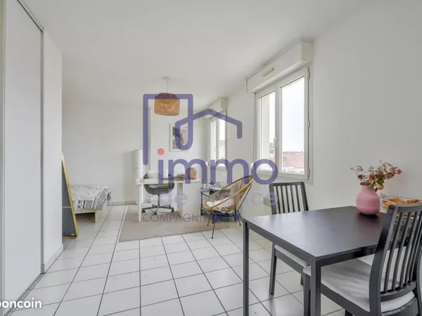 Studio 1 pièce 33 m² 