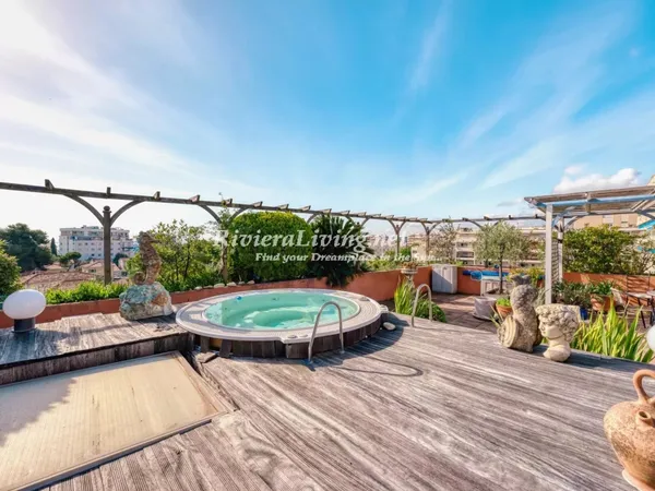 CAGNES SUR MER --- 3 PIECES AVEC GRANDE TERRASSE ET VUE MER 