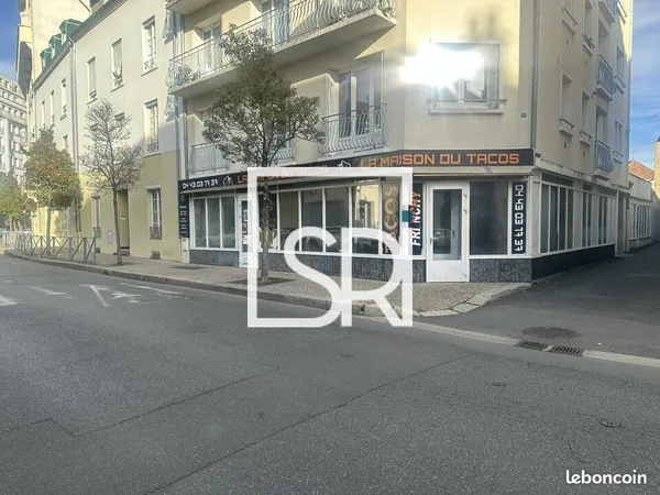 Local commercial 210 m² 