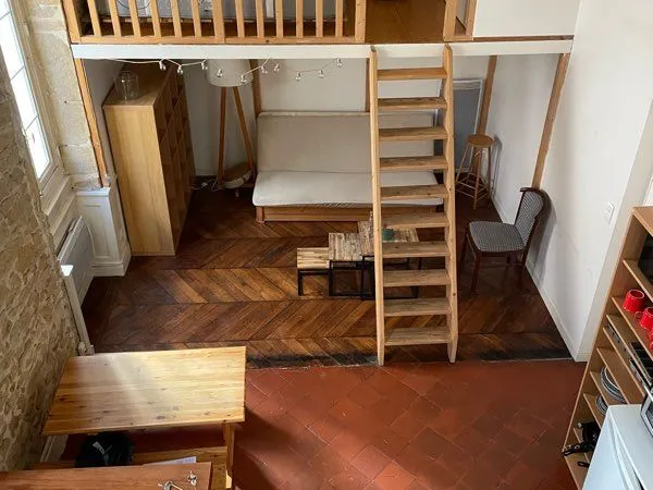 Grand T1 loue meuble Lyon rue Sainte helene 