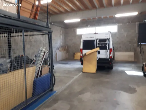 Parking exterieur interieur a l'annee 