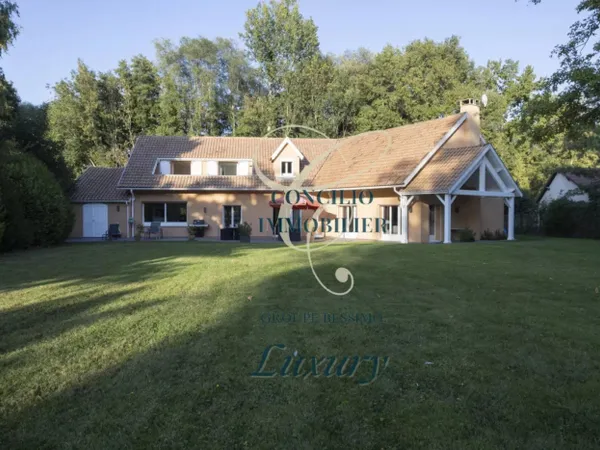 Juvigny (51) : Propriété d'exception au bord du lac 
