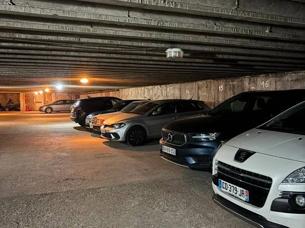 Parking 96 m² 