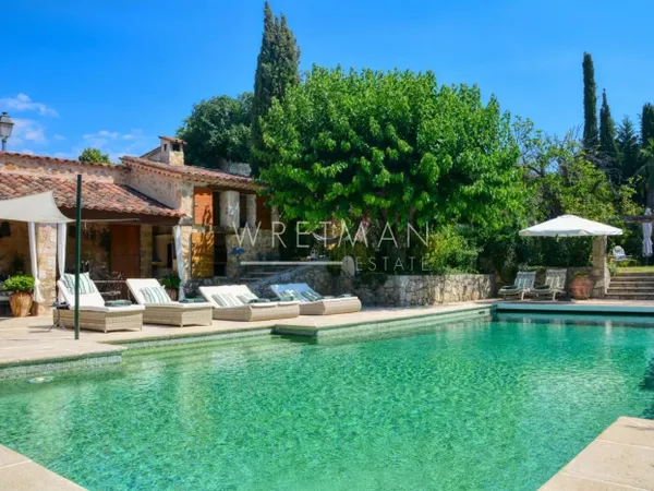 Propriété d'exception au coeur du village - Fayence 