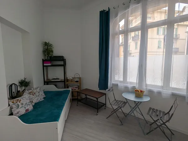 Appartement 3 pieces 42m2 + cave 9m2 centre ville Menton 
