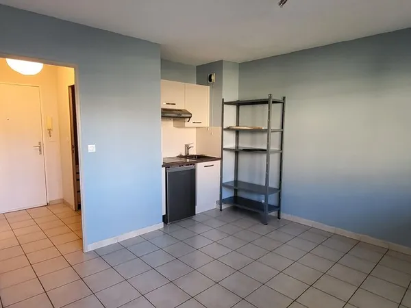 STUDIO à louer, Aix centre 