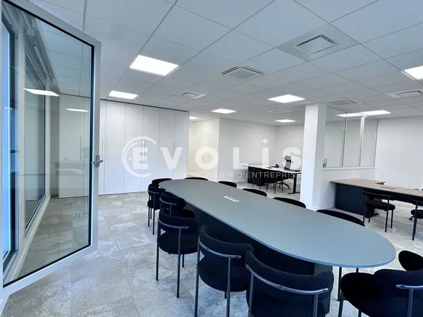 Locaux commerciaux - A VENDRE - 352 m² non divisibles 