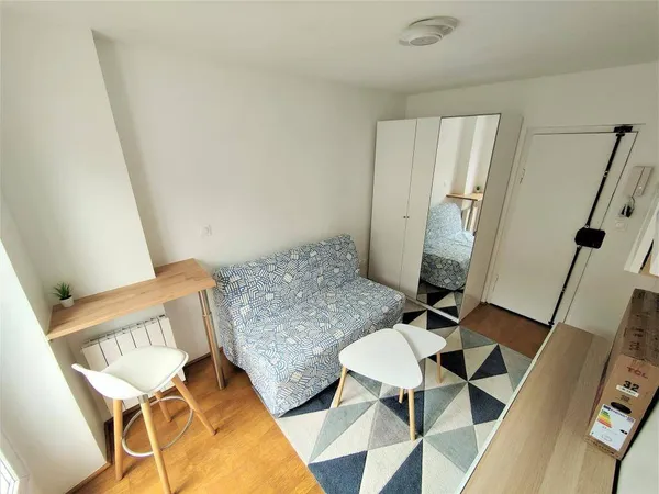 Studio 1 pièce 17 m² 
