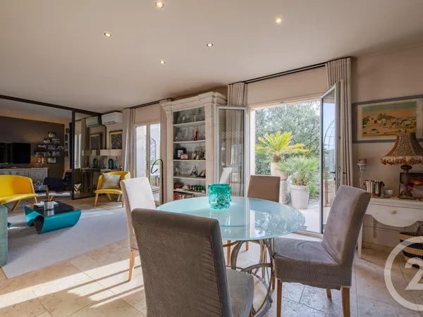 Maison 7 pièces 331 m² 
