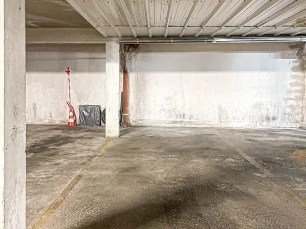 Parking/box 15 m² Marseille 5ème 