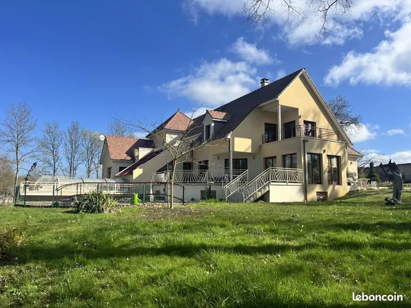 Villa 10 pièces 370 m² 