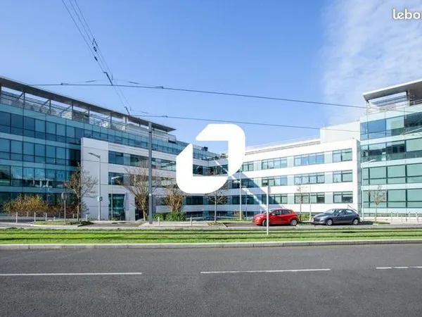 Bureaux 7 pièces 3616 m² 
