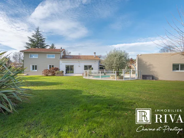 BELLE MAISON - 5 CH - 165 M2 - 2500 M2 DE TERRAIN 