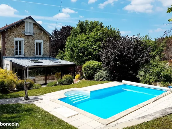 Meulière avec piscine 