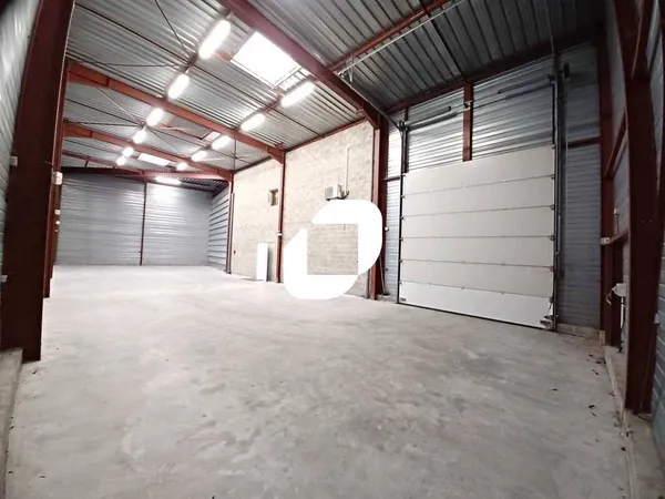 Local d'activité 385 m² 
