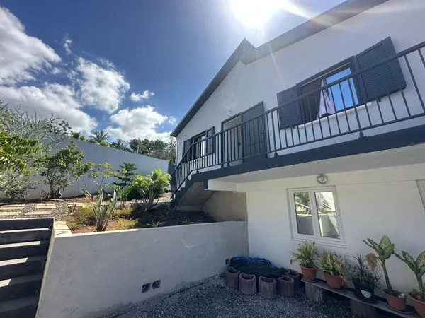 Maison à louer meublée 2 chambres - Etang Sales les Hauts 