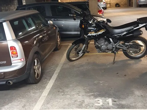 Parking Motos rue des Pyrenees 75020 PARIS 