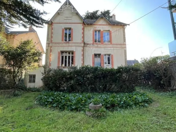 Villa 8 pièces 200 m² 