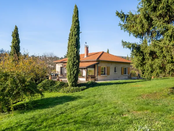 Lumineuse maison sur terrain de 1800m² 