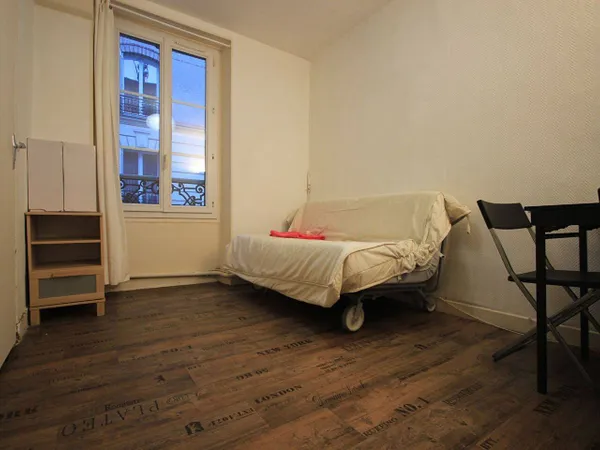 Studio 1 pièce 12 m² 