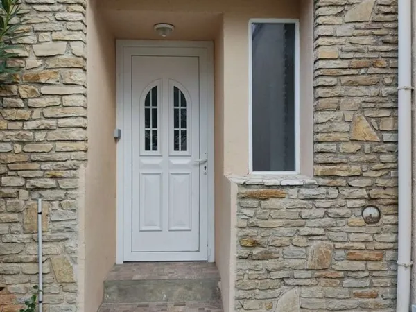 Bel appartement 1er étage d'une villa/jardin/garage/forage