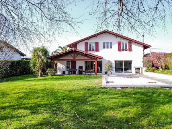 Maison 7 pièces 250 m² 