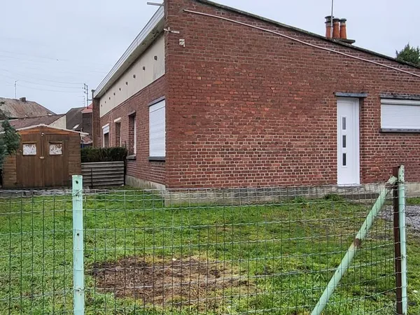 ST AMAND / En secteur calme , maison semi individuelle de 50 M², rénovée 