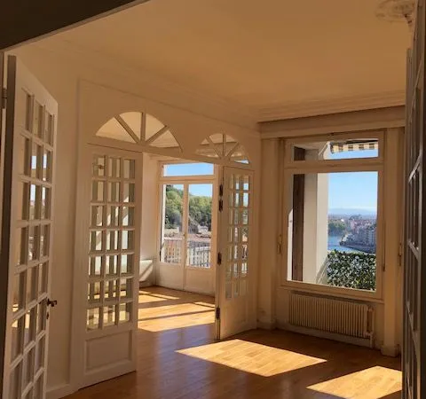 Très beau T5 avec vue exceptionnelle et balcon 