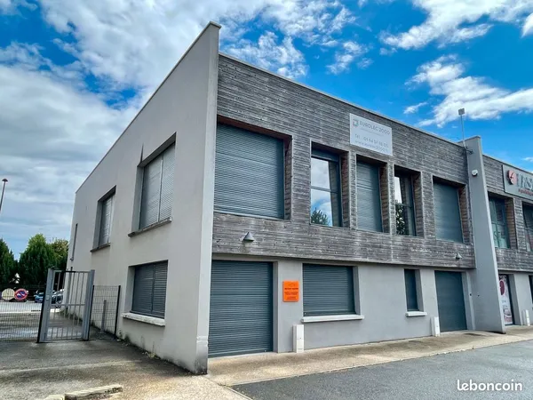 Local d'activite avec bureaux 