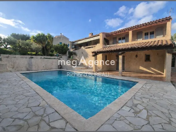 Villa, piscine, garage, appartement, PMR 