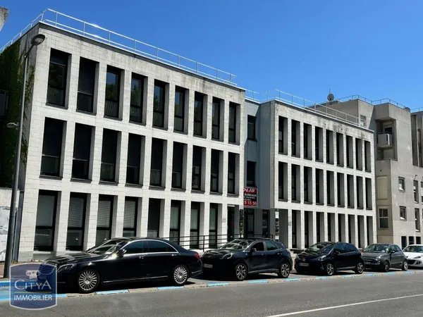 Local commercial 1 pièce 46 m² 