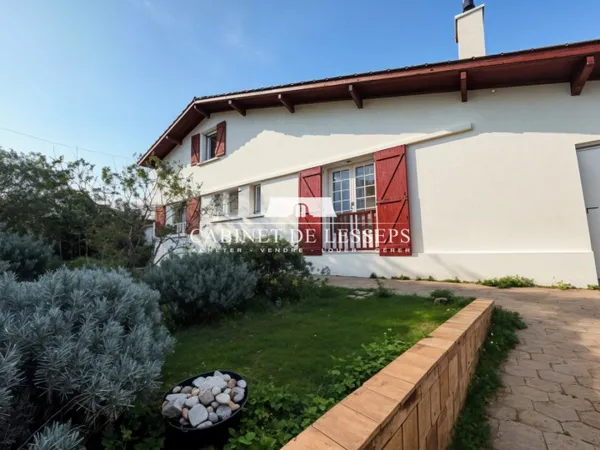 Maison individuelle soignée avec annexe habitable, garage et car 