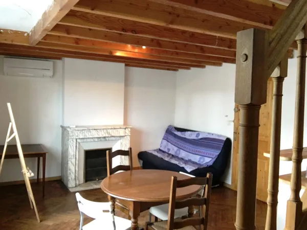 T2 45m² duplex à proximité arrêt St Genès tram B 