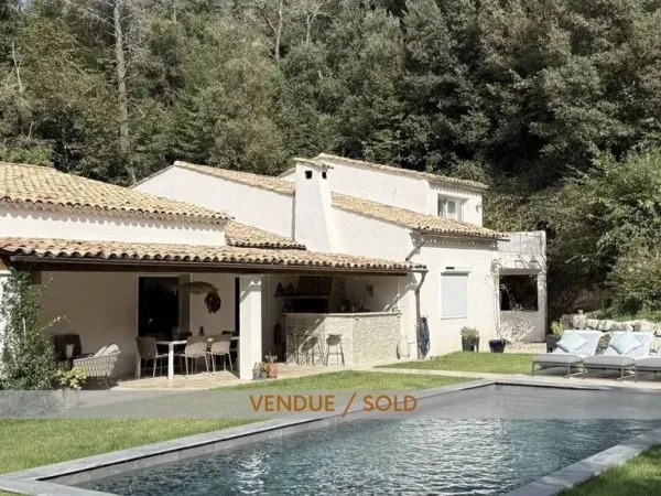 Villa 7 pièces 233 m²