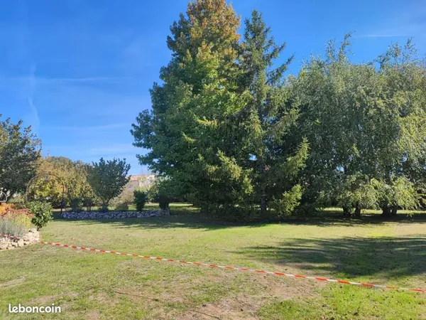 Terrain 1 400 m² Faleyras 