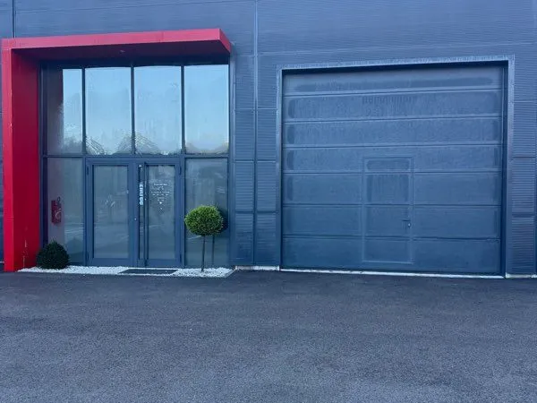 Local d'activité de 140 m2 , bureaux , industrie, showroom 