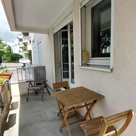 Studio meublé 30m² avec terrasse et place de parking 